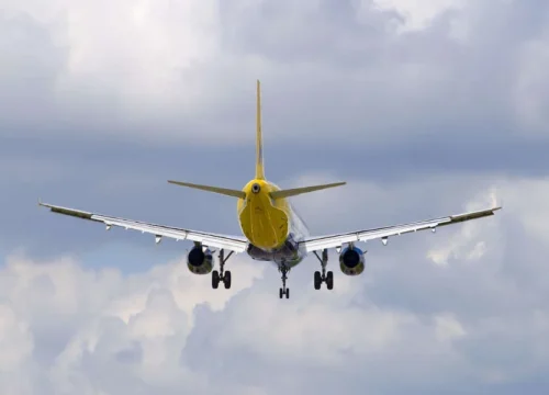 How do I speak (or get) to a live person at Lufthansa?